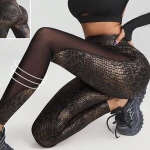 🐊 Iridescent Crocodile Print Leggings